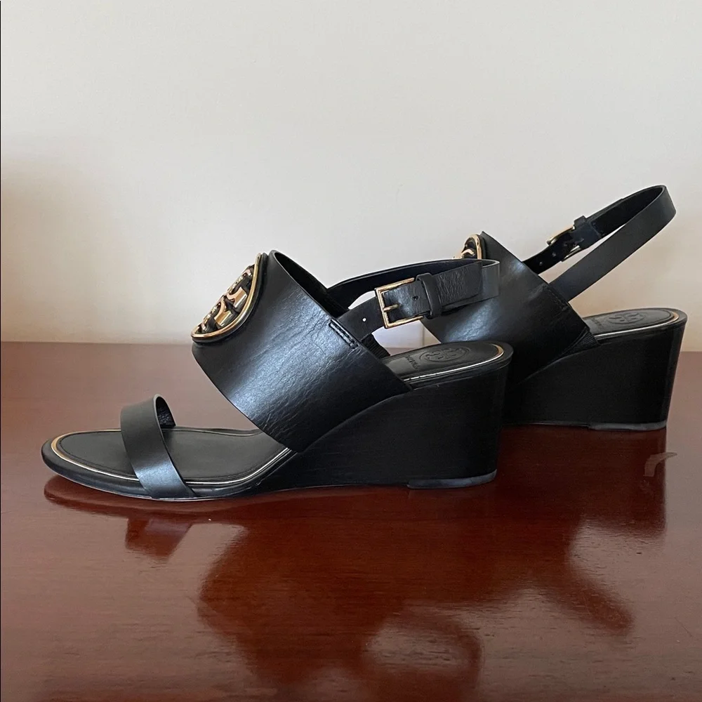 Tory Burch Perfect Black/Gold Metal Miller 65mm Wedge Veg Leather Sandal 8 NIB